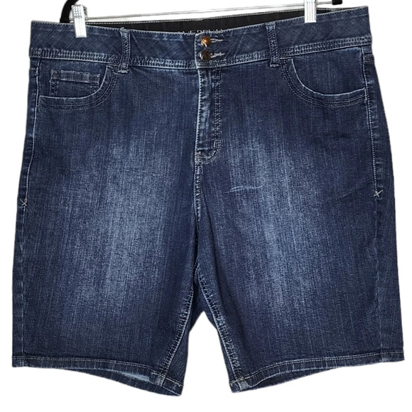 Lane Bryant denim bermuda shorts. 9" inseam. Size 20. - Picture 1 of 16
